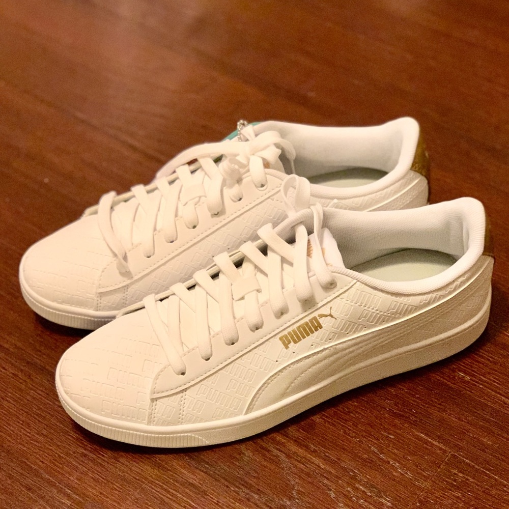 NWT PUMA VIKKY V2 SIG SNEAKERS